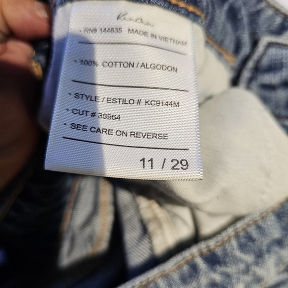 KanCan Distressed Blue Women's Relaxed Jeans Size 11/29 Excellent Condition - Picture 2 of 3